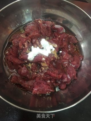 子姜炒牛肉的做法步骤：2