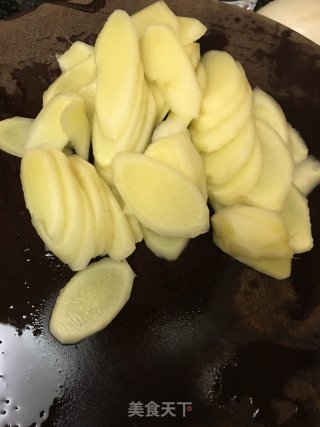 子姜炒牛肉的做法步骤：3