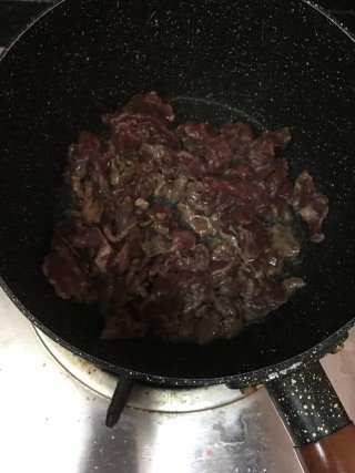 子姜炒牛肉的做法步骤：4