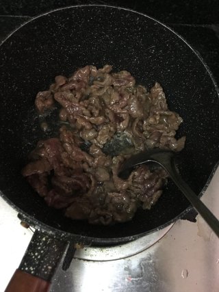 子姜炒牛肉的做法步骤：5