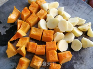 南瓜土豆焖饭的做法步骤：2