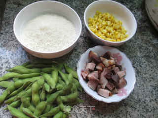 玉米粒酱肉毛豆饭的做法步骤：1