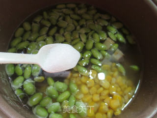 玉米粒酱肉毛豆饭的做法步骤：8