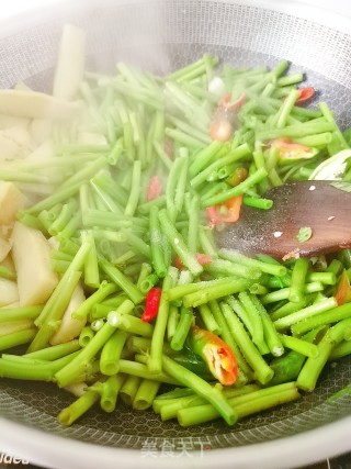 空心菜梗炒午餐肉的做法步骤：5