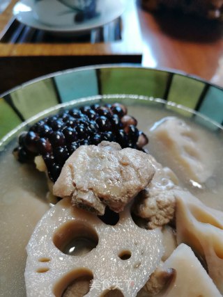 莲藕糯玉米排骨汤的做法步骤：11