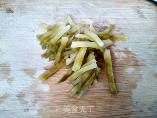 番茄榨菜鸡蛋面的做法步骤：2