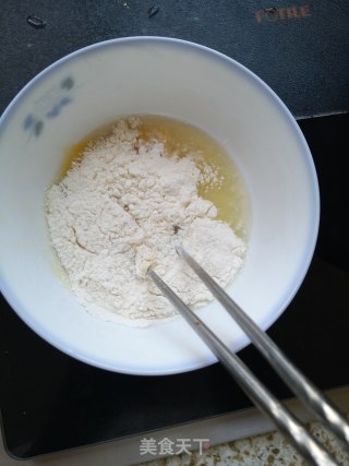酥炸南瓜花的做法步骤：2