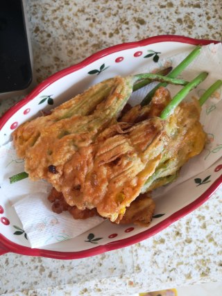 酥炸南瓜花的做法步骤：5