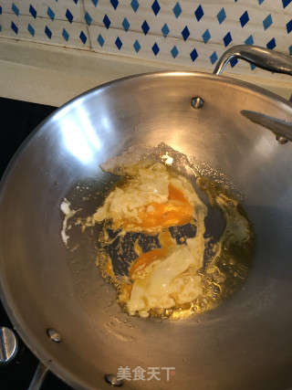 菠萝炒蛋饭的做法步骤：2