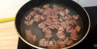 下饭菜泡椒鸡心，小美的美食的做法步骤：3