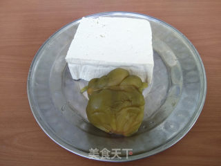 榨菜烧豆腐的做法步骤：1