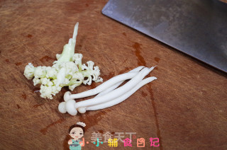 10个月以上花菜肉松麦片的做法步骤：1