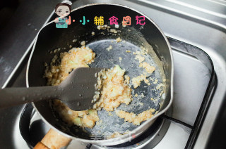 10个月以上花菜肉松麦片的做法步骤：4