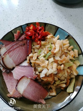 居家小炒之萝卜干炒腊肉的做法步骤：1