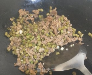 酸豇豆炒肉末的做法步骤：4