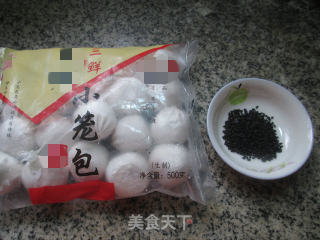 生煎小笼包（三鲜馅）的做法步骤：1