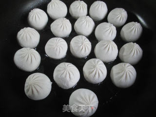 生煎小笼包（三鲜馅）的做法步骤：2