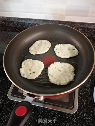 蕃薯香葱煎饼的做法步骤：4