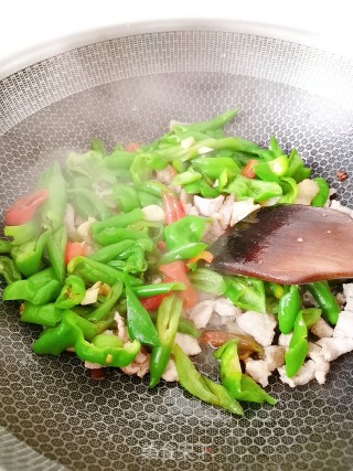 青椒炒肉的做法步骤：13