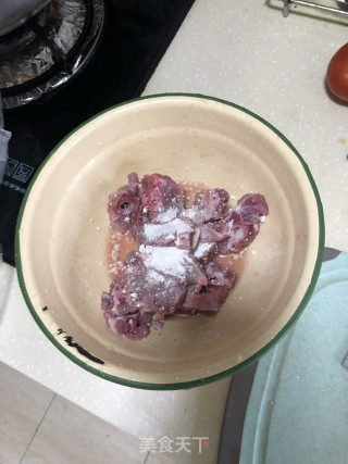 琵琶骨藕块绿豆汤的做法步骤：1