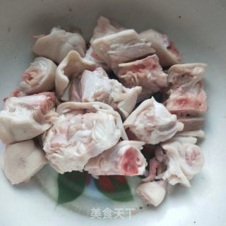 黄酒炖猪蹄的做法步骤：2