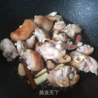 黄酒炖猪蹄的做法步骤：6