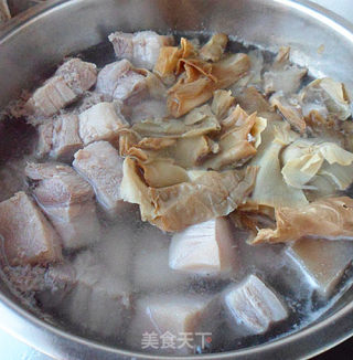 笋茸炖肉的做法步骤：3