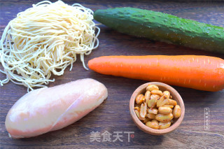 《中餐厅》秦海璐同款鸡丝凉面的做法步骤：1