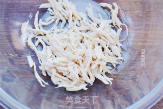 《中餐厅》秦海璐同款鸡丝凉面的做法步骤：5