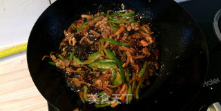 鱼香肉丝，小美的美食的做法步骤：8