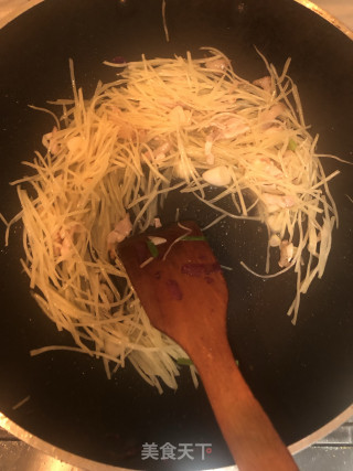 韭菜土豆丝的做法步骤：5