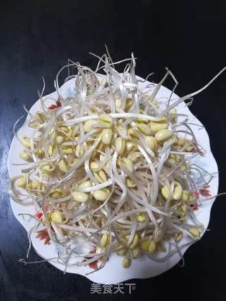 素炒豆芽的做法步骤：1
