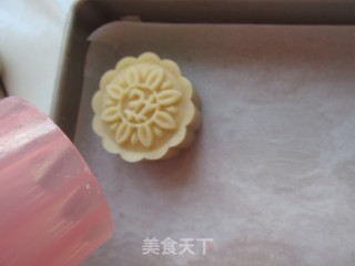 椰蓉月饼的做法步骤：8