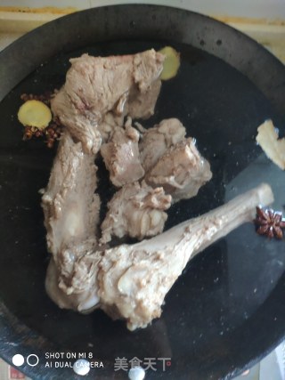 羊肉西红柿炖黄豆的做法步骤：3