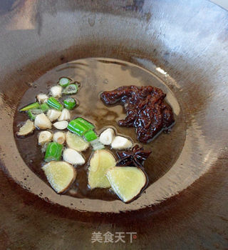 葱香龙头鱼的做法步骤：4