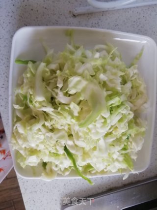 素炒卷心菜的做法步骤：1