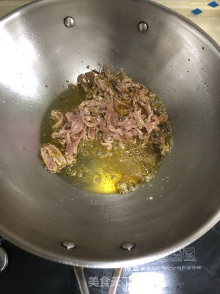 红椒土豆炒肉丝的做法步骤：2