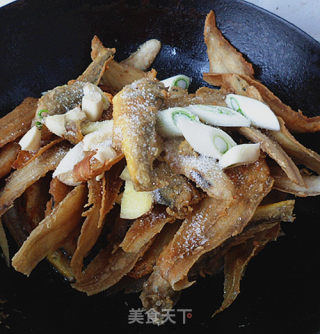 熬小海鱼的做法步骤：5