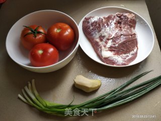 西红柿焖牛肉的做法步骤：1