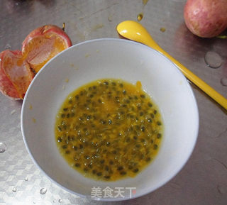 百香果蜂蜜水的做法步骤：2