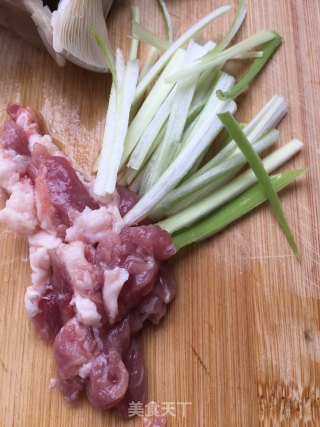 “榨菜”肉丝平菇炒榨菜的做法步骤：6
