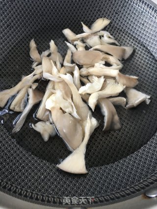 “榨菜”肉丝平菇炒榨菜的做法步骤：8