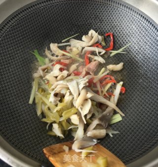 “榨菜”肉丝平菇炒榨菜的做法步骤：15