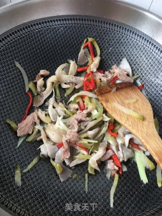 “榨菜”肉丝平菇炒榨菜的做法步骤：16