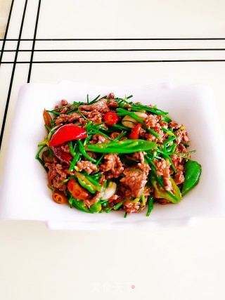 韭菜苔炒牛肉的做法步骤：15