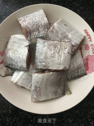 番茄焖带鱼的做法步骤：1