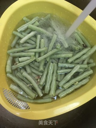 蒜蓉炒豆角的做法步骤：1