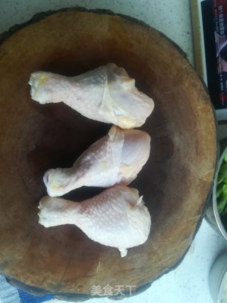 豆豉尖椒炒鸡腿的做法步骤：1
