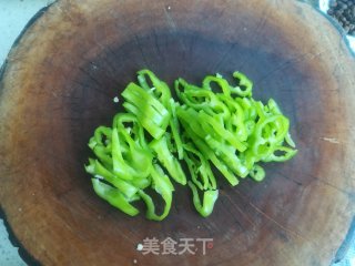 豆豉尖椒炒鸡腿的做法步骤：4