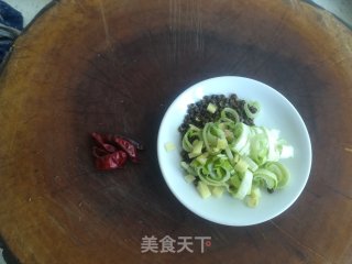 豆豉尖椒炒鸡腿的做法步骤：5